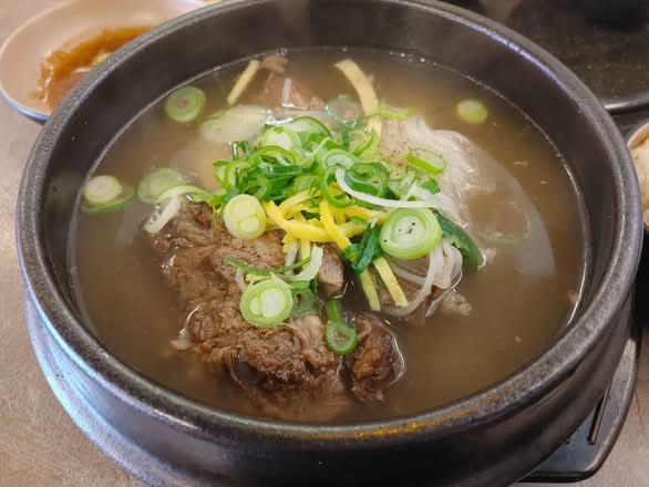 Galbitang (Korean Beef Short Rib Soup) / 갈비탕 / 韩式牛排骨汤